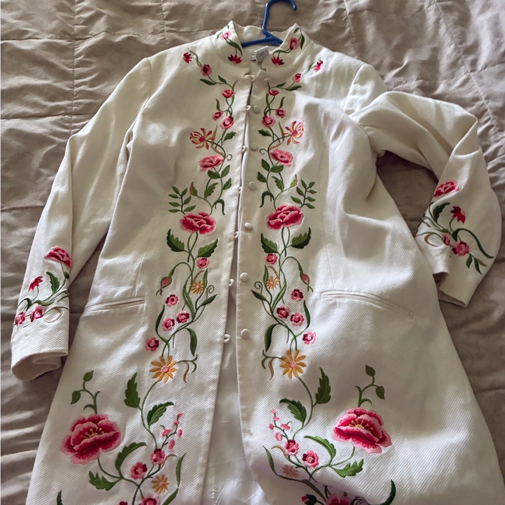 Victor Costa White Jacket with Floral Embroidery